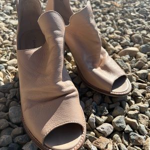 Chinese Laundry ‘Carlita Peep Toe Bootie’ size 6.5